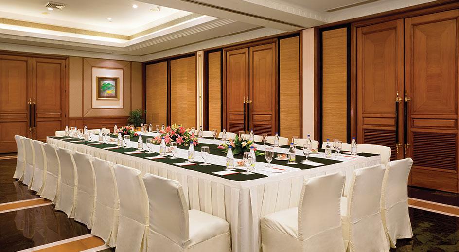 Hotel Trident Dźajpur Zewnętrze zdjęcie A meeting room at the Taj Bengal