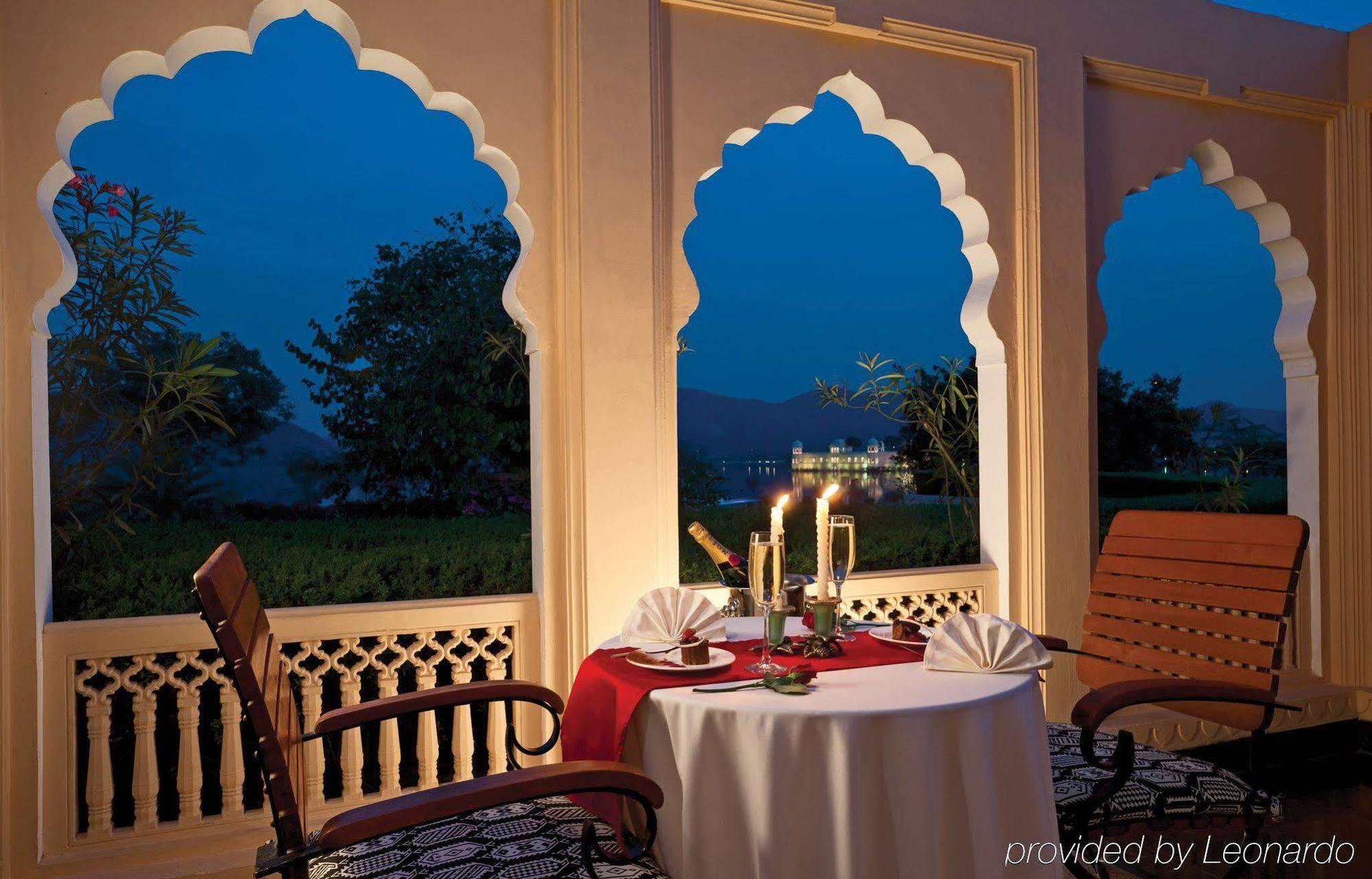 Hotel Trident Dźajpur Restauracja zdjęcie The Oberoi Udaivilas Palace