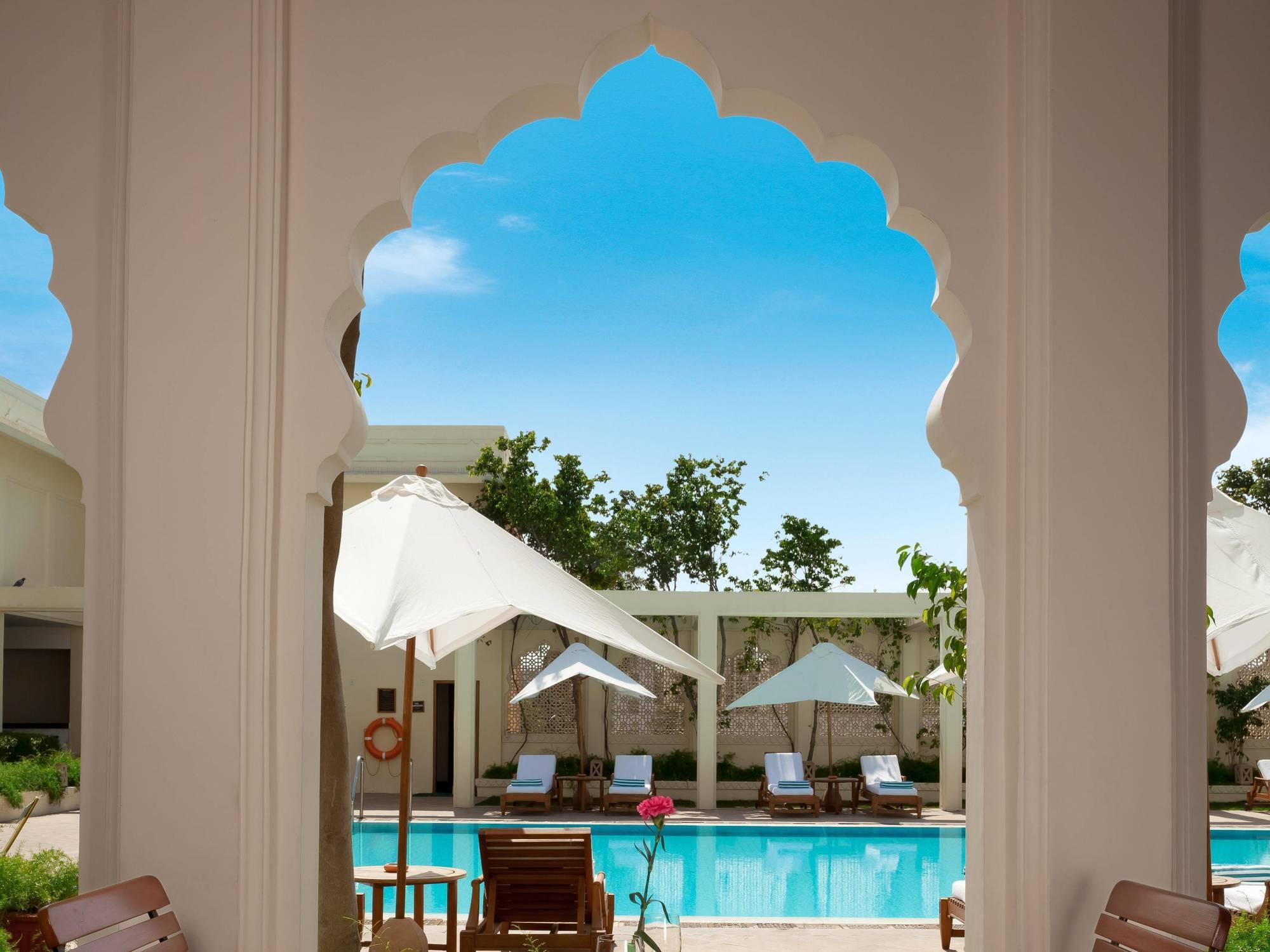 Hotel Trident Dźajpur Zewnętrze zdjęcie The pool at the Taj Bengal